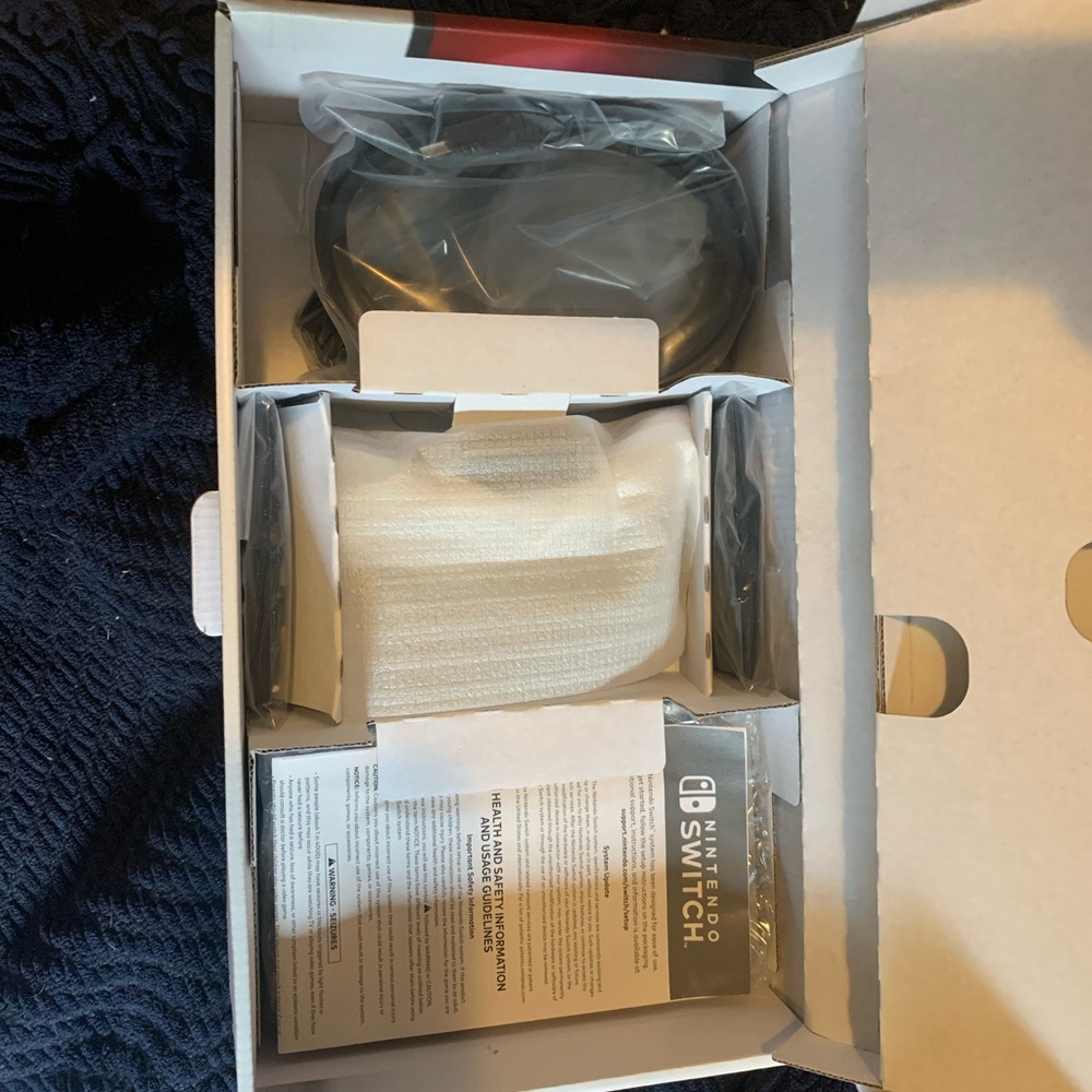 Nintendo switch - Picture 3 of 3